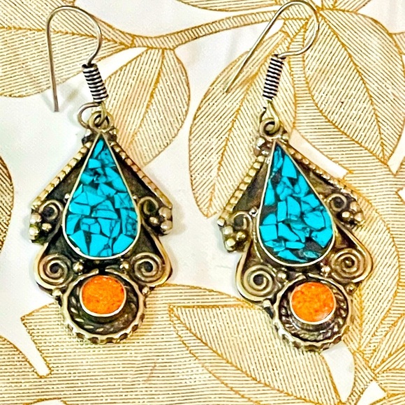 VTG Southwest Style Silver  Crushed Turquoise Dangle Earrings - Picture 1 of 5